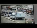 بالفيديو … مركبة تصدم مقيم وتقذفه عدة أمتار بالهواء في جازان