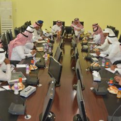 نائب أمير منطقة جازان ينقل تعازي القيادة لوالد وذوي الشهيد البصيلي