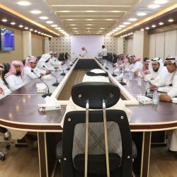 أمير جازان يقدم تعازي القيادة لذوي الشهيد صهيفي