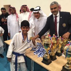 أمير جازان يطلع على مزايا الجيل الثالث للهوية الوطنية