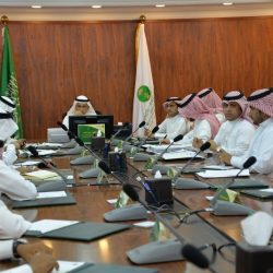 محافظ المسارحة يؤدي صلاة الميت على شهيد الواجب ” المحزري”