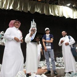 شاهد.. قائد القوات المشتركة بالزي الرسمي مع الوحدات بمنطقة العمليات