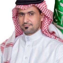 محافظ صامطة يتقدم المصلين على الشهيد الياجزي وينقل تعازي القيادة