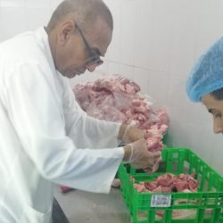 بالصور.. نائب أمير جازان يتقدم الجموع في صلاة الميت على الشهيد “حجي”