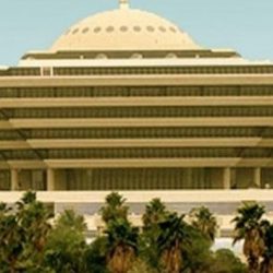 بالصور.. خطأ طبي يترك زجاجاً في ذراع شاب 5 أيام بالريث