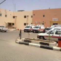 شاهد.. أطفال يسبحون في مجرى سيل وادي ضمد متجاهلين المخاطر