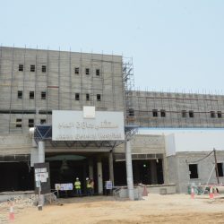 استشهاد مقيم واصابة 11 بسقوط شظايا اعتراض صاروخ