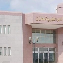 “محمد بن عبدالعزيز” ينقل معايدة القيادة لمرابطي الحد الجنوبي .. ماذا قال لجندي مصاب؟