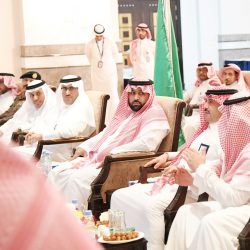 أمير منطقة جازان بالنيابة ينقل تعازي القيادة لذوي الشهيد الرقيب مشهور