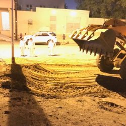 بالصور .. “القنفذي” يشارك فرق التفتيش على منافذ البيع في أول ساعات “التوطين”