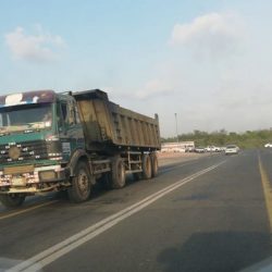 أمير منطقة جازان يفتتح سوق الأسر المنتجة بجازان.