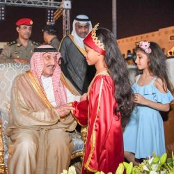 صعقت شخصين.. شاهد تمديدات ضغط كهربائي عال ملاصقة لمنزلين بـ”سلامة جازان”