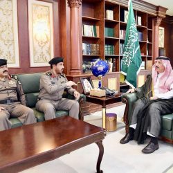 محافظ صبيا يكرم الموظف المثالي بمقر المحافظة