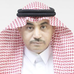 قائد قوة طوارئ جازان يقلد “الغزوي” وسام الملك عبدالعزيز