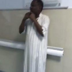 قائد قوة طوارئ جازان يقلد “الغزوي” وسام الملك عبدالعزيز