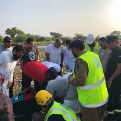 حرس الحدود ينقذ صياداً انقلب مركبه في جزر فرسان