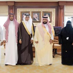 بالصور.. محافظ صامطة ينقل تعازي القيادة لذوي الشهيد العريف حمدي