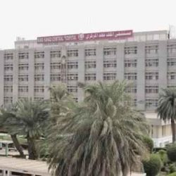 نائب أمير جازان ينقل تعازي القيادة لذوي الشهيد “عواف”