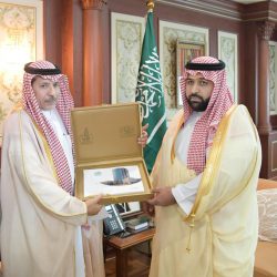 شاهد.. “العمري” يدشن مشاريع تطويرية وتنموية بقيادة قوة جازان