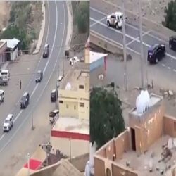 محافظ بيش يتقدم المصلين على الشهيد الجندي احمد البيشي بمركز مسلية