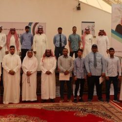 طلاب جازان يسطرون “لوحة وفاء” للاحتفاء بمعلميهم في يوم المعلم