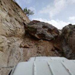 محافظ العارضة يتقدم المصلين على الشهيد “كليبي” بالروان