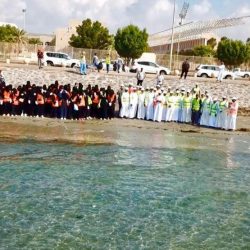 محافظ الداير يقف على انهيار طريق “عثوان” لمعالجة الوضع ورفع المخلفات