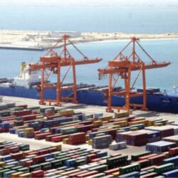 أمير منطقة جازان يعزي وزير العمل السابق الدكتور الحقباني في وفاة والدته