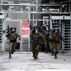 الأمير محمد بن ناصر يتسلم التقرير السنوي لجهود وإنجازات جوازات منطقة جازان