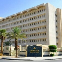 أمير مكة يتلقى الجرعة الثانية من لقاح كورونا