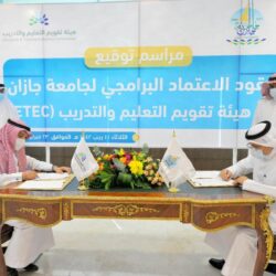 الأمير محمد بن عبدالعزيز يطمئن على صحة شيخ شمل قبائل آل خالد بالداير