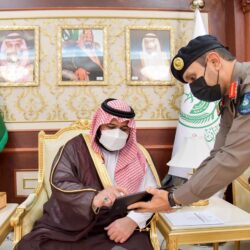 أمير جازان يقلد مُدِيري الجوازات والسجون بالمنطقة رتبتيهما الجديدة “لواء”