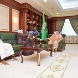 الأمير محمد بن عبدالعزيز يستقبل مدير الدفاع المدني بالمنطقة ويتسلم التقرير السنوي