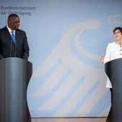 وزير الحرس الوطني يهنئ خادم الحرمين وولي العهد بحلول شهر رمضان المبارك