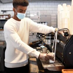 الهلال الاحمر بمنطقة جازان يباشر 1053 بلاغا منذ بداية شهر رمضان