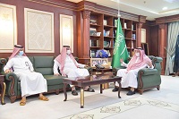 أمير جازان يتسلم التقرير السنوي لفرع الرئاسة العامة للبحوث العلمية والإفتاء بالمنطقة