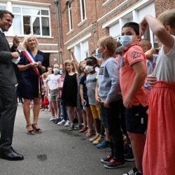 مصادر تكشف حقيقة القبض على الفنان في واجهة الرياض.. مشهد للبحث عن المطلوبين للجمهور وصقل مواهبهم