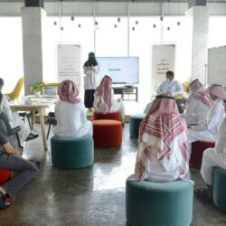 أمير جازان يلتقي فريق مكتب كفاءة الإنفاق بوزارة الداخلية