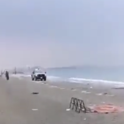 إعصار “قمعي” يطل على شواطئ جازان وسط أمطار غزيرة