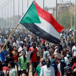 اللجنة الدائمة للتوعية تحذر من إعلانات الربح السريع واستثمار المحتالين