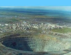 دوريات المجاهدين بالدرب تقبض على مواطن بحوزته (17) كيلوجراماً من الحشيش المخدر وأسلحة