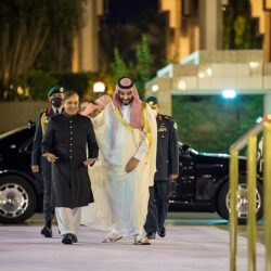 عدسة “واس” ترصد إقبال المواطنين والمقيمين على شراء حلويات العيد في جازان