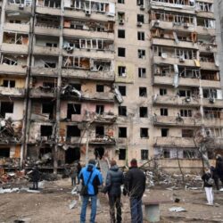 شاهد.. انهيار الجسور جراء الفيضانات في باكستان