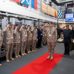 جبال عسير تجذب عشاق المغامرة بـالهايكنج والطيران الشراعي