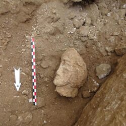 وزير الخارجية الصيني يصف زيارة “بيلوسي” إلى تايوان بـ”العمل المجنون”