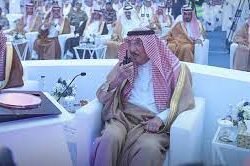 أميرِ جازان يستقبلُ وزيرَ الاستثمار