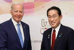 “مكافحة الفساد” تطيح بموظفَيْن بمحكمة جدة في قضية رشوة.. قُبِض عليهما بالجُرْم المشهود