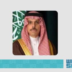 خادم الحرمين الشريفين يهنئ رئيس الجمهورية الفرنسية بذكرى اليوم الوطني لبلاده