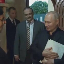 وزير التعليم يلتقي طلبة الكشافة ويطّلع على مسارات الأعمال التطوعية لخدمة الحجاج في مكة المكرمة