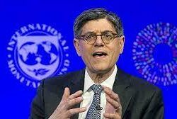 محافظ الطائف ورئيس الاتحاد السعودي للهجن يكرمان مركز “وقاء” لجهوده بمهرجان ولي العهد